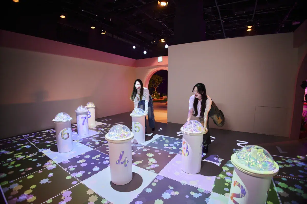 NiziUの公式キャラクター「NIZOO」と遊ぶ ソニーグループの先端技術を活用した体験型エンタテインメント「NIZOO GARDEN～Weniと不思議なこんぺいとう～」いよいよ明日4/28（火）から期間限定オープン ～不思議な世界でNIZOOと一緒に、見て、触れて、踊り出そう～