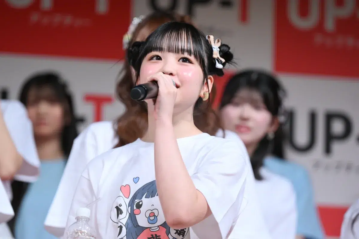 【UP-T × AKB48 Group 新CM発表会】AKB48ら国内全6グループ30名が圧巻の集結！ひろゆき厳選「UP-T選抜」1位はHKT48梁瀬鈴雅