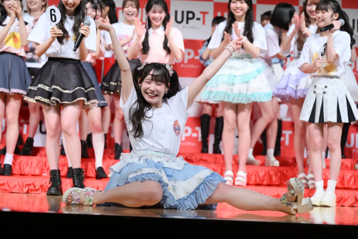 【UP-T × AKB48 Group 新CM発表会】AKB48ら国内全6グループ30名が圧巻の集結！ひろゆき厳選「UP-T選抜」1位はHKT48梁瀬鈴雅