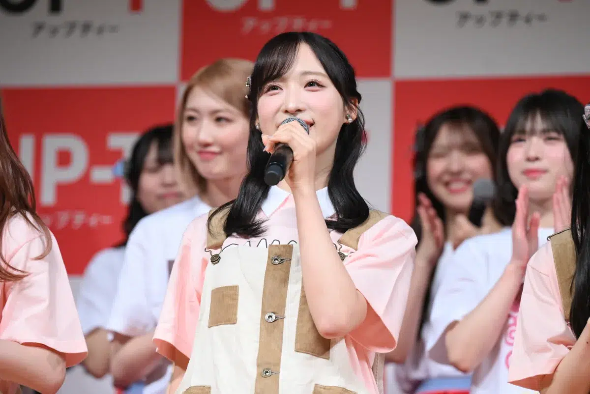 【UP-T × AKB48 Group 新CM発表会】AKB48ら国内全6グループ30名が圧巻の集結！ひろゆき厳選「UP-T選抜」1位はHKT48梁瀬鈴雅