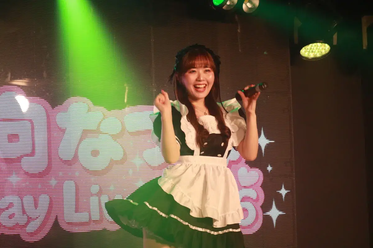 最後にKISSをあげる大セッションも登場。大勢のアイドル仲間と祝った、陽向なつみの生誕祭！