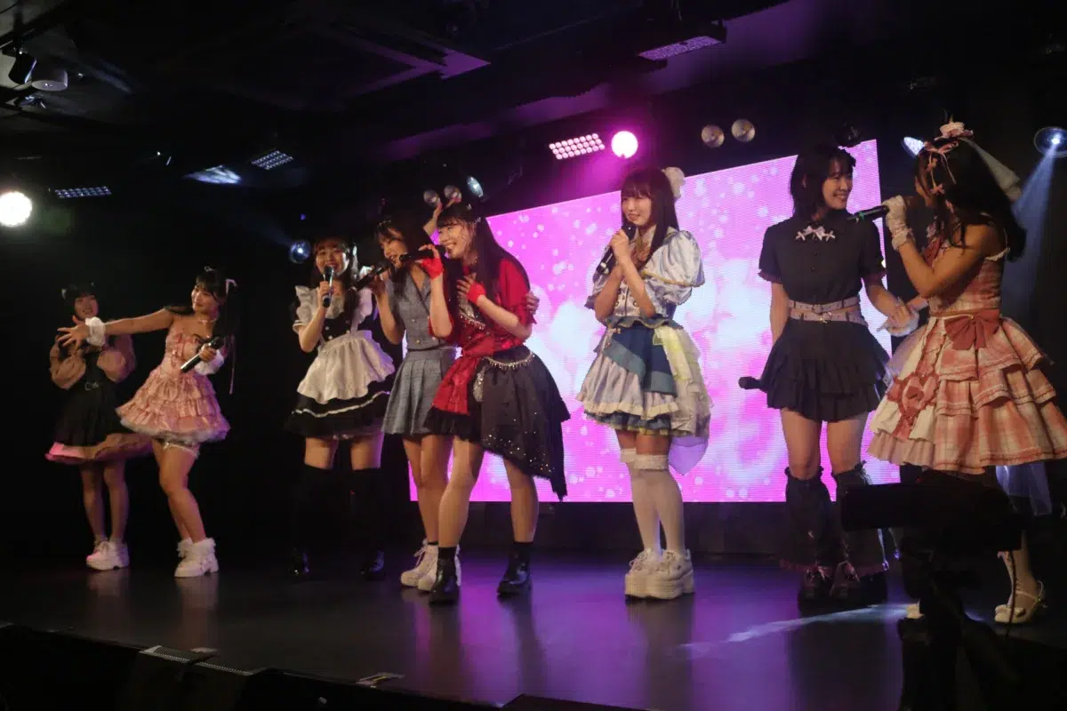 最後にKISSをあげる大セッションも登場。大勢のアイドル仲間と祝った、陽向なつみの生誕祭！