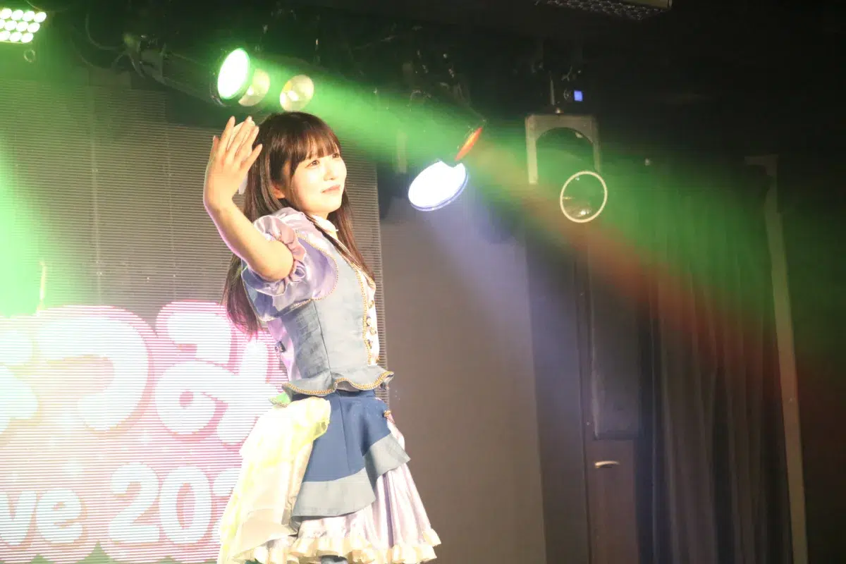 最後にKISSをあげる大セッションも登場。大勢のアイドル仲間と祝った、陽向なつみの生誕祭！