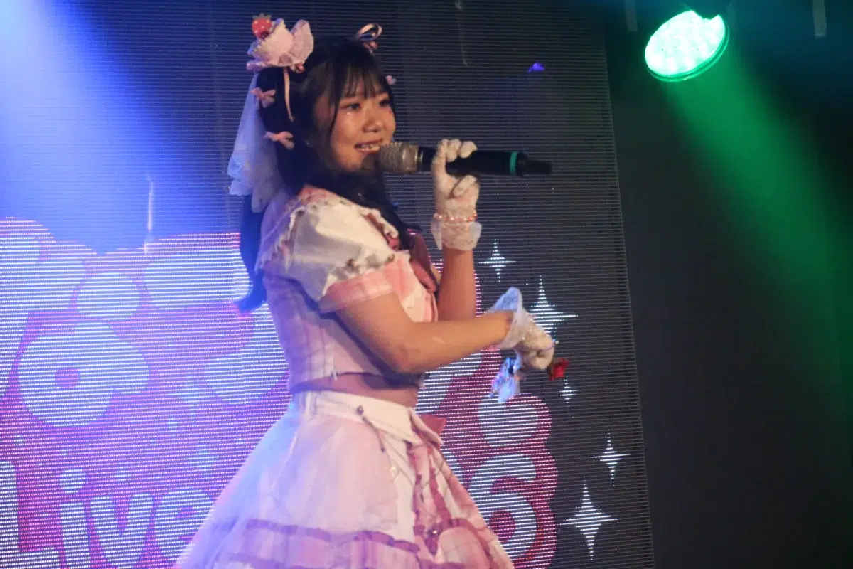 最後にKISSをあげる大セッションも登場。大勢のアイドル仲間と祝った、陽向なつみの生誕祭！