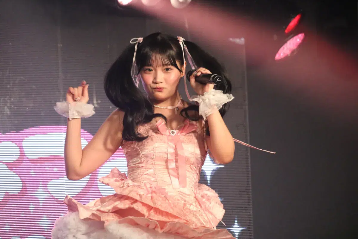 最後にKISSをあげる大セッションも登場。大勢のアイドル仲間と祝った、陽向なつみの生誕祭！