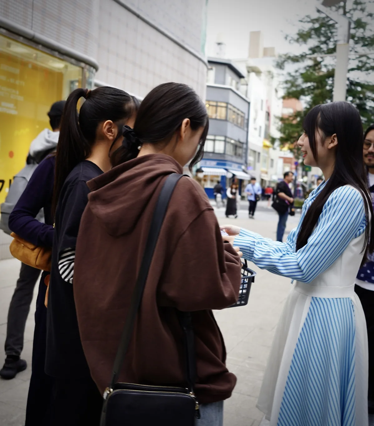 STU48が“原点回帰”のティッシュ配り！GWは「ほぼ毎日会えるアイドル」として広島劇場をアピール