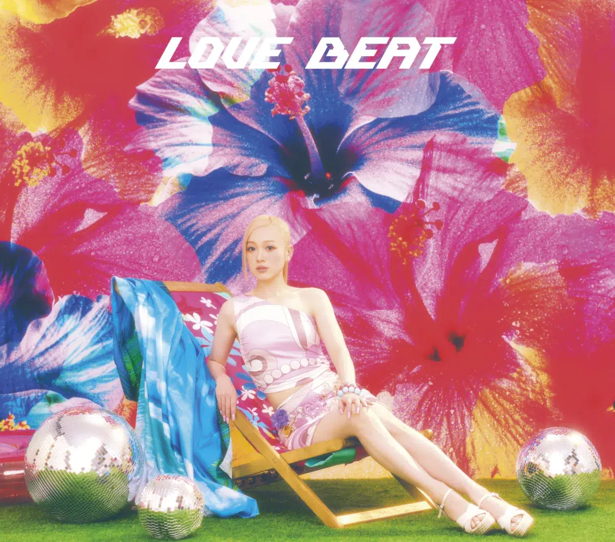 西野カナとNiziU全員が華やかに並ぶコラボビジュアルを解禁！「LOVE BEAT」のジャケット写真や西野カナのソロビジュアルも公開！
