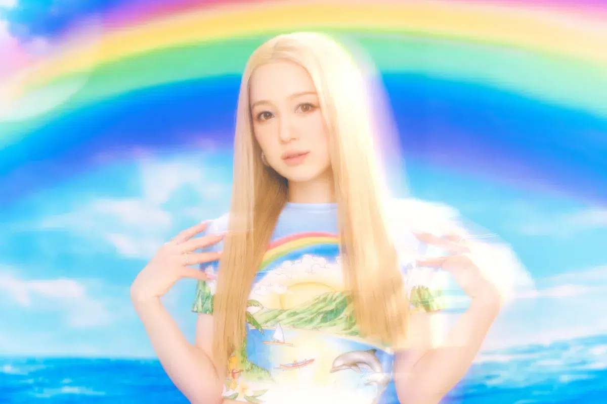 西野カナとNiziU全員が華やかに並ぶコラボビジュアルを解禁！「LOVE BEAT」のジャケット写真や西野カナのソロビジュアルも公開！