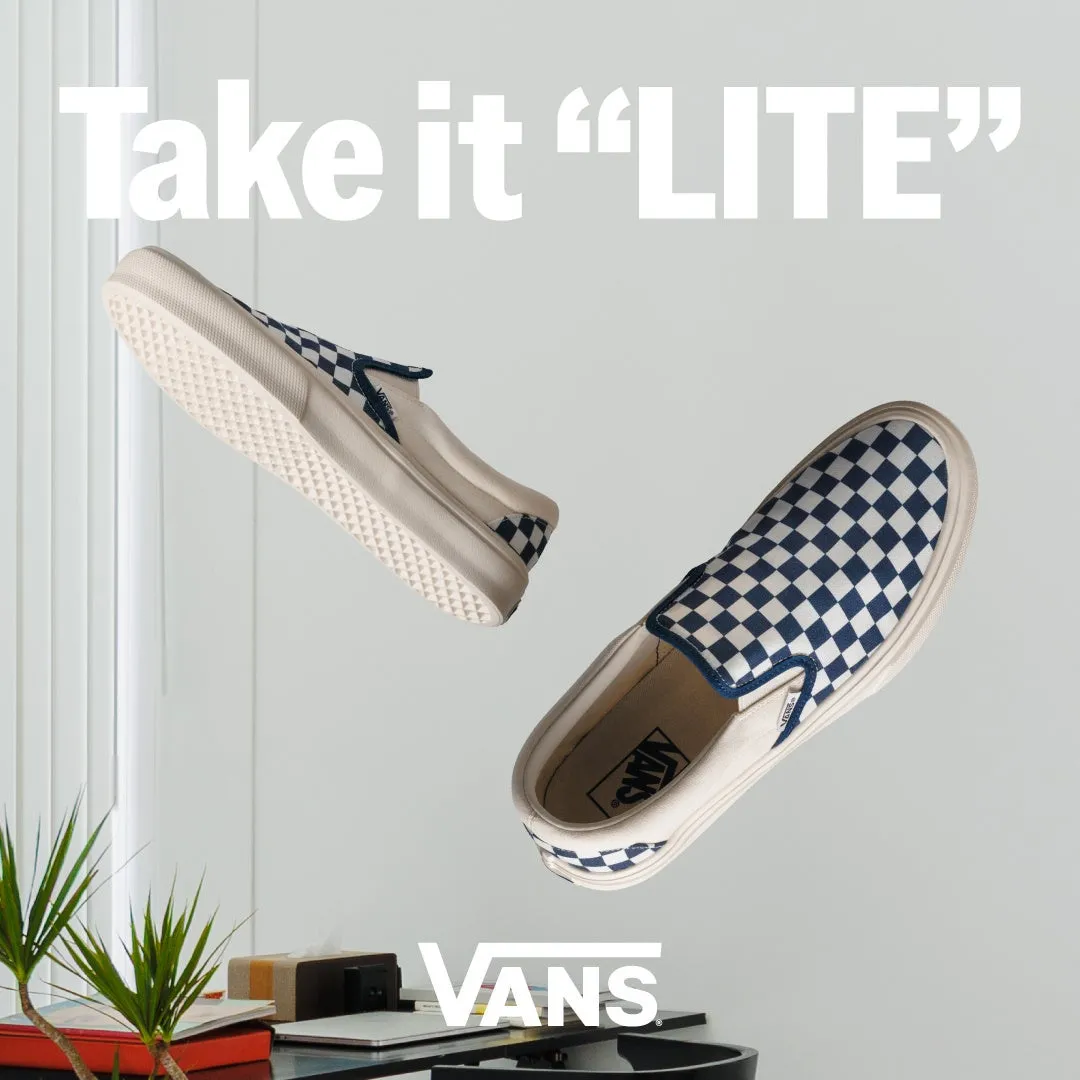 【VANS LITE】名作FALKENが「驚きの軽さ」で待望の復活!中田圭祐&るうこ出演の豪華新ビジュアルも 4 Vansのシューズの広告画像。白い背景に、2つのVansのスリッポンシューズが浮遊しているように配置され、手前に植物、下にVansのロゴがあります。