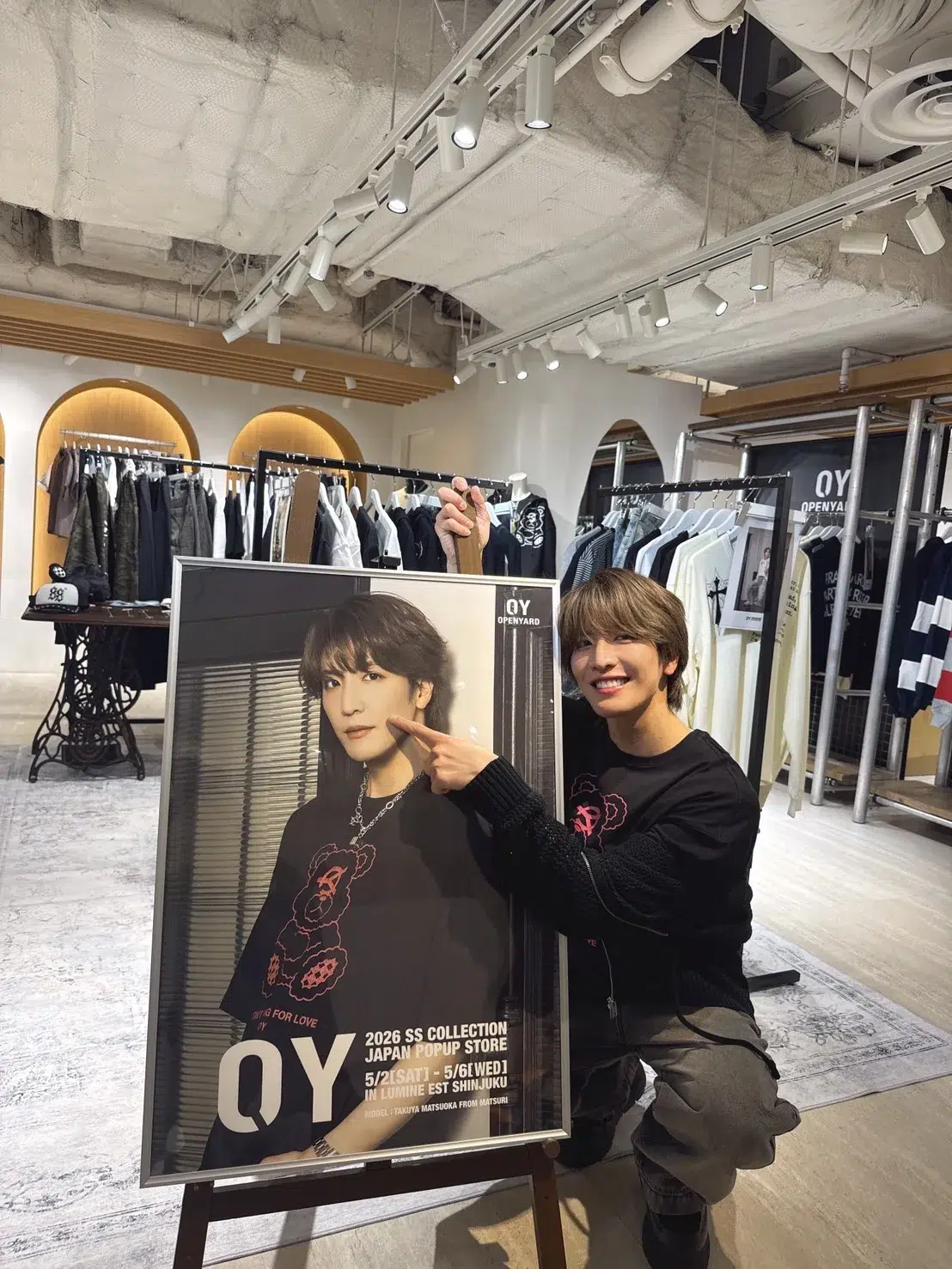 MATSURI・松岡卓弥、自身がモデルを務める韓国発人気ブランド「OY」ポップアップストアへの訪問を報告しファン歓喜「ビジュ良すぎ」「お顔が天才」