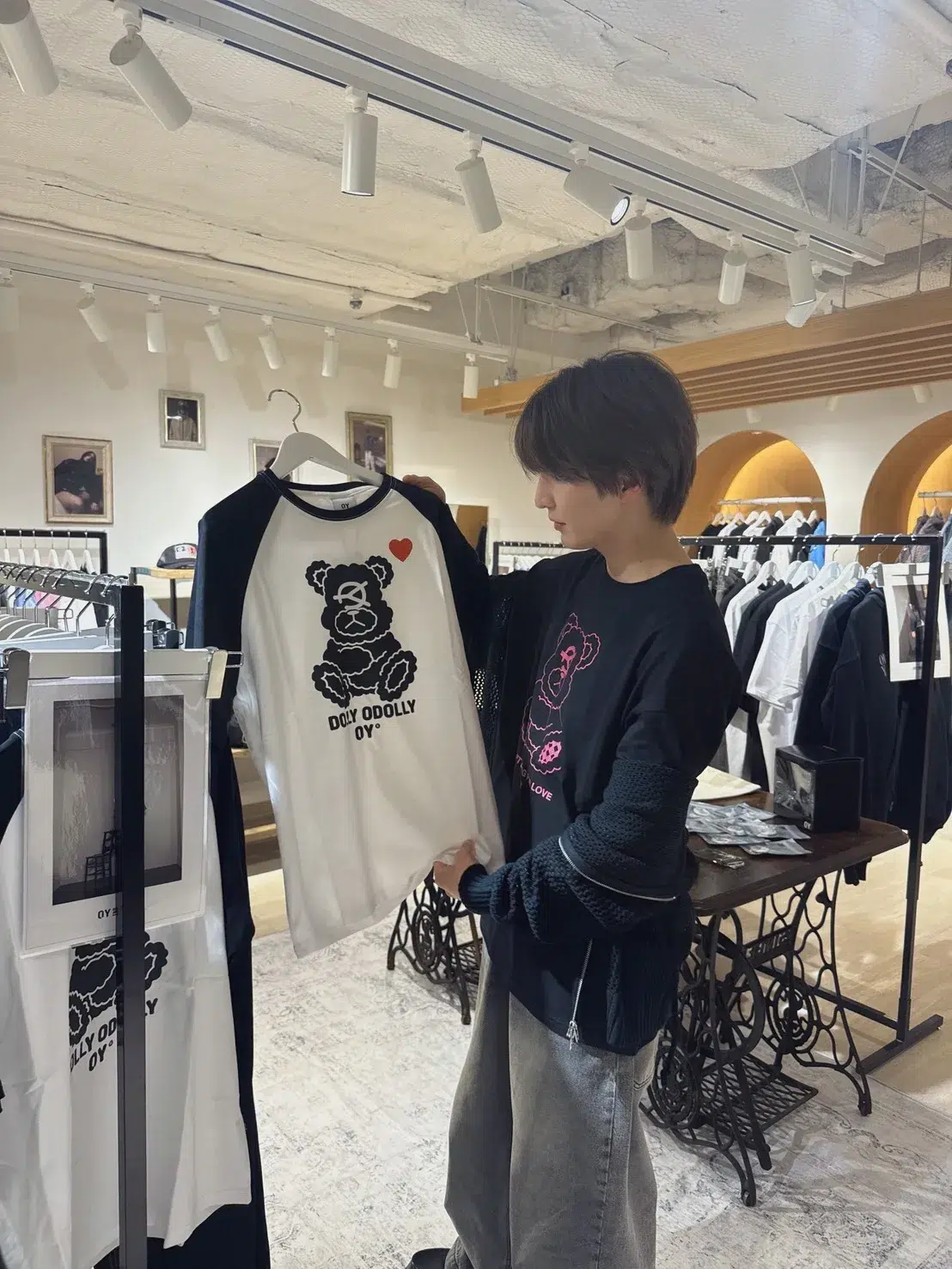 MATSURI・松岡卓弥、自身がモデルを務める韓国発人気ブランド「OY」ポップアップストアへの訪問を報告しファン歓喜「ビジュ良すぎ」「お顔が天才」