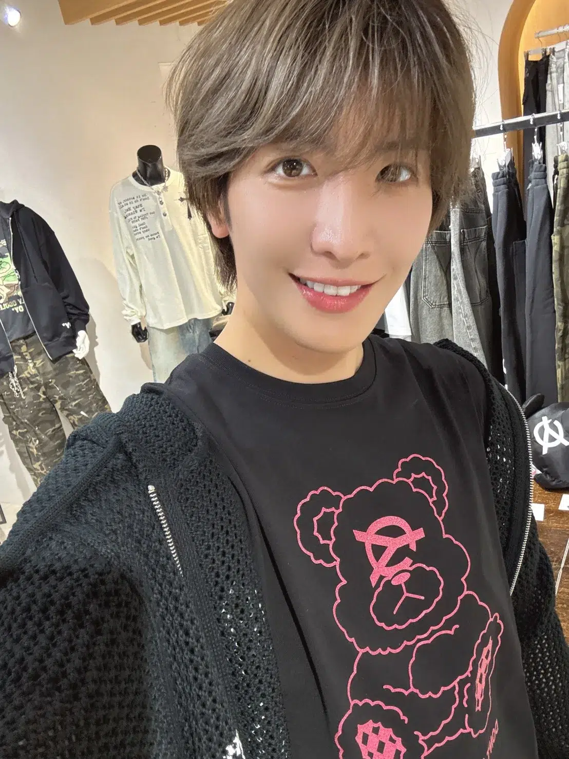 MATSURI・松岡卓弥、自身がモデルを務める韓国発人気ブランド「OY」ポップアップストアへの訪問を報告しファン歓喜「ビジュ良すぎ」「お顔が天才」