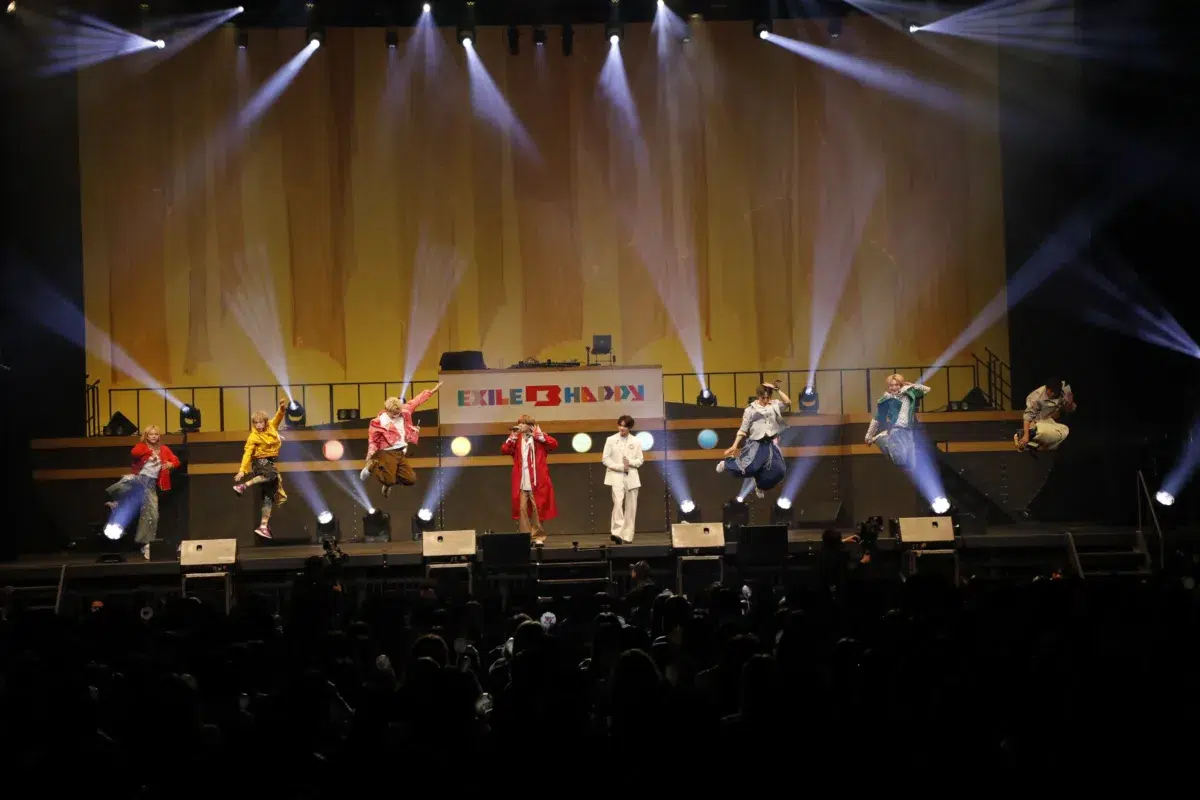【EXILE B HAPPY】新体制後初の単独ライブ開催!世界観溢れるステージで全18曲をパフォーマンス!サプライズで⼩島よしおが登場し、新曲をライブ初披露!さらに夏のライブ開催も発表! 3 【EXILE B HAPPY】新体制後初の単独ライブ開催!世界観溢れるステージで全18曲をパフォーマンス!サプライズで⼩島よしおが登場し、新曲をライブ初披露!さらに夏のライブ開催も発表!
