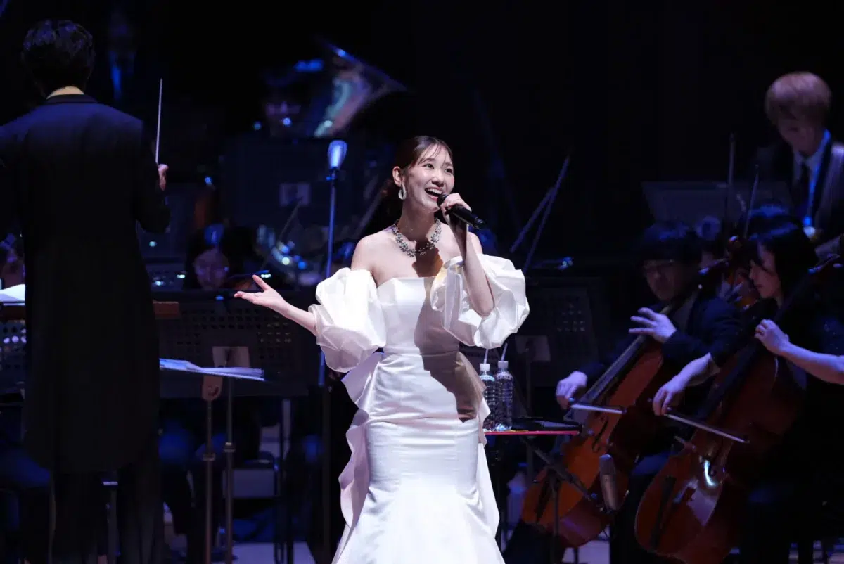 柏木由紀、初のフルオーケストラコンサート「SHORT CAKE」を開催！元AKB48・村山彩希との豪華共演も