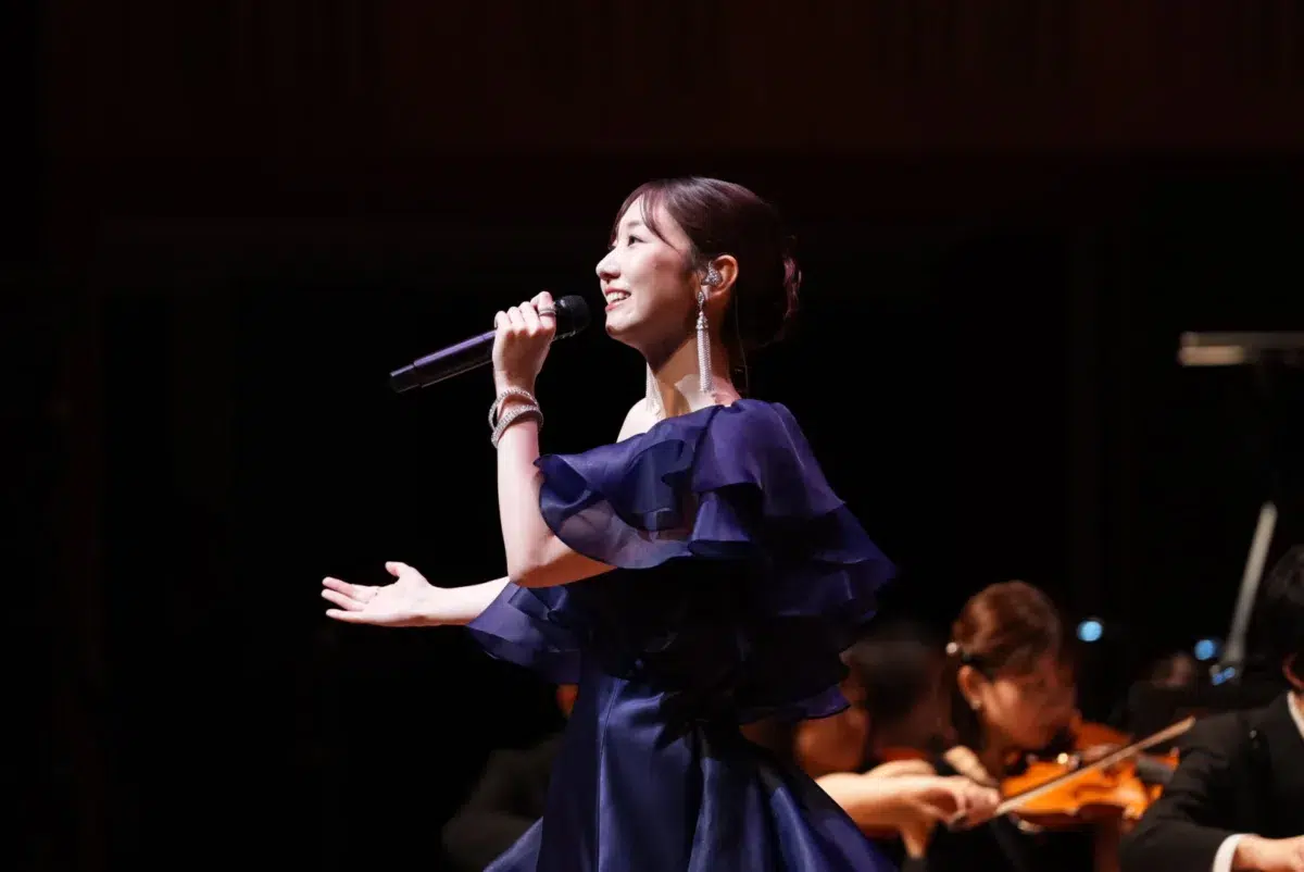 柏木由紀、初のフルオーケストラコンサート「SHORT CAKE」を開催！元AKB48・村山彩希との豪華共演も