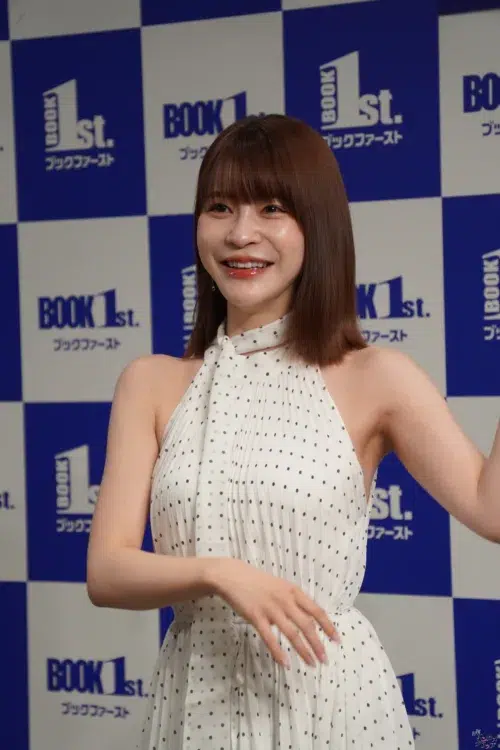 【軌跡と奇跡】岸明日香「30代ラスト、目に焼き付けてもらえたら」完全すっぴん表紙で魅せるデビュー15周年の集大成! 2 【軌跡と奇跡】岸明日香「30代ラスト、目に焼き付けてもらえたら」完全すっぴん表紙で魅せるデビュー15周年の集大成!