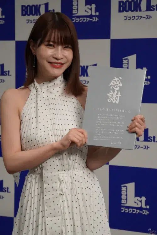 【軌跡と奇跡】岸明日香「30代ラスト、目に焼き付けてもらえたら」完全すっぴん表紙で魅せるデビュー15周年の集大成! 9 【軌跡と奇跡】岸明日香「30代ラスト、目に焼き付けてもらえたら」完全すっぴん表紙で魅せるデビュー15周年の集大成!