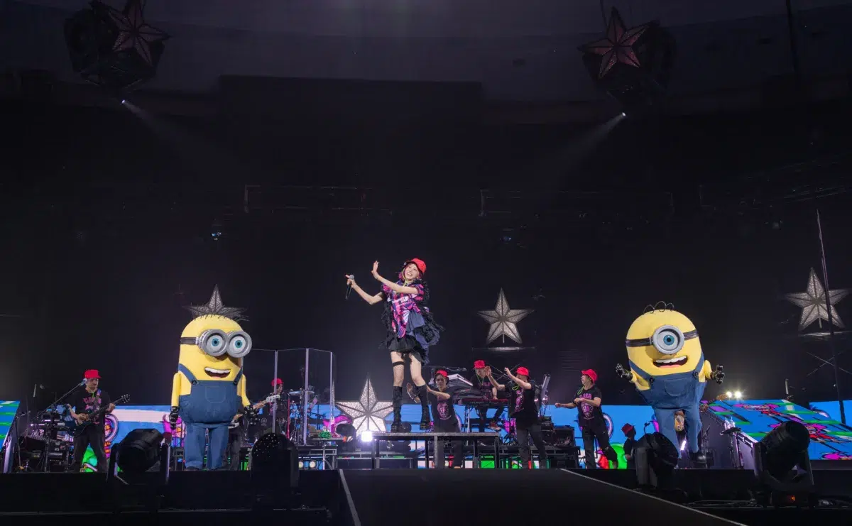 LiSA ソロデビュー15周年を記念した約1年半ぶりのアリーナツアー 3都市6公演を完走!&アリーナツアーファイナルとなる名古屋・クロコくんホール公演にミニオンが駆け付けド派手に祝福!&10月から全国ホールツアー「LiVE is Smile Always~LACE UP~」の開催が決定!! 8 LiSA ソロデビュー15周年を記念した約1年半ぶりのアリーナツアー 3都市6公演を完走!&アリーナツアーファイナルとなる名古屋・クロコくんホール公演にミニオンが駆け付けド派手に祝福!&10月から全国ホールツアー「LiVE is Smile Always~LACE UP~」の開催が決定!!