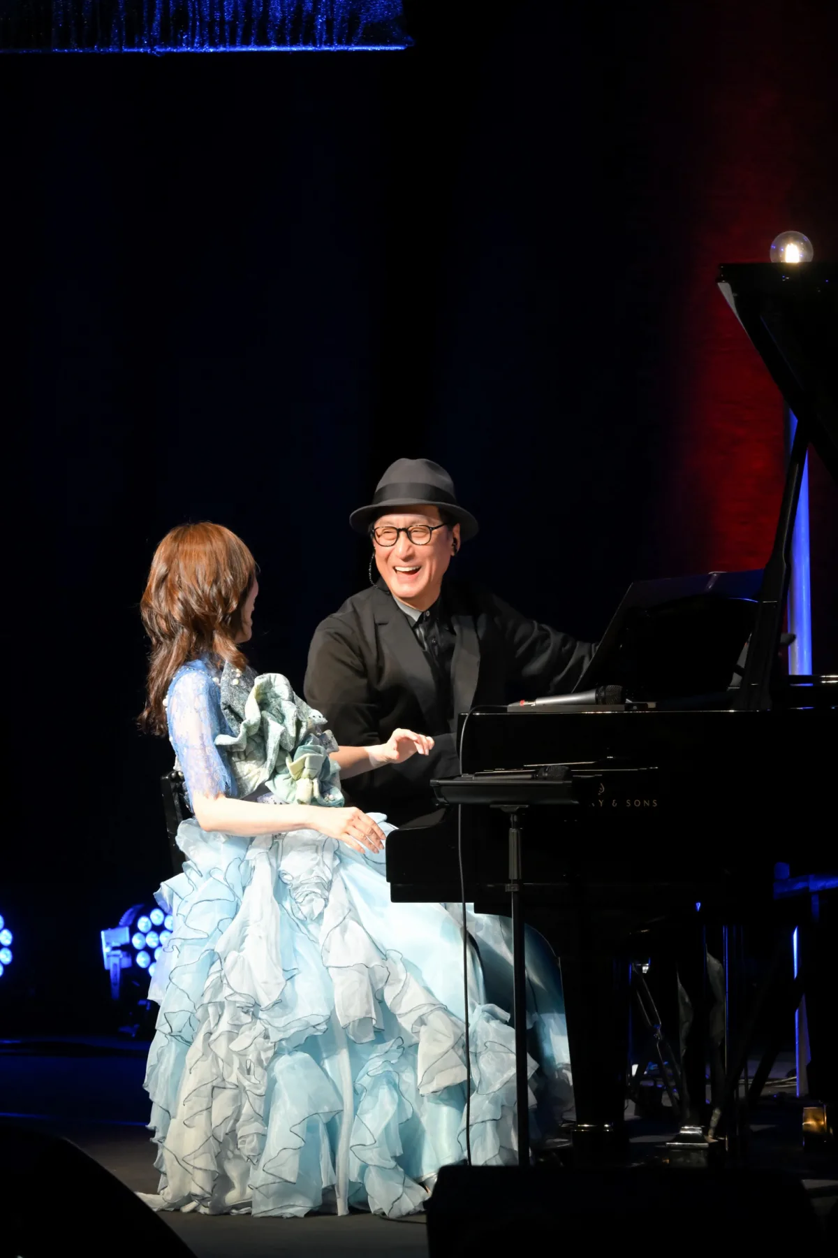 森口博子 40周年ツアー「第二章」完結!武部聡志との魂を抱きしめる至高のアンサンブルで魅せた、歌声とピアノだけの“真剣勝負” 6 森口博子 40周年ツアー「第二章」完結!武部聡志との魂を抱きしめる至高のアンサンブルで魅せた、歌声とピアノだけの“真剣勝負”