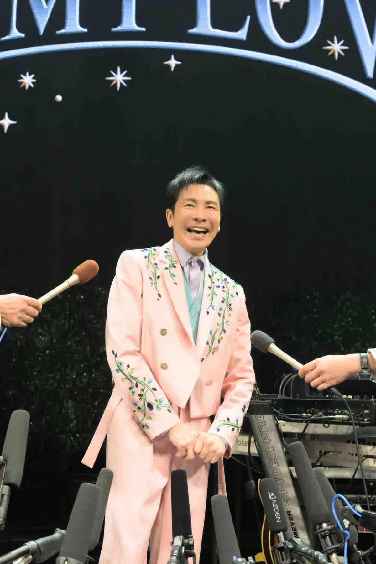郷ひろみ、ファンクラブ結成55周年 全国に愛を届けるツアーがスタート!デビュー日の8月1日に70歳初シングル「I’m Neo G」&武道館全70曲完全収録ライブCDリリース決定! 6 郷ひろみ、ファンクラブ結成55周年 全国に愛を届けるツアーがスタート!デビュー日の8月1日に70歳初シングル「I’m Neo G」&武道館全70曲完全収録ライブCDリリース決定!