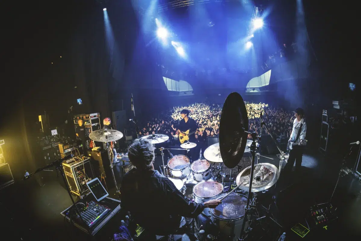 「全部マイナーな曲ですがいいでしょうか！」川上洋平 [Alexandros]。容赦なくレア曲を畳みかけた7年ぶりファンクラブツアー FC TOUR "ACCESS ALL AREA" 5月24日（日）Zepp Shinjuku公演 オフィシャルレポート