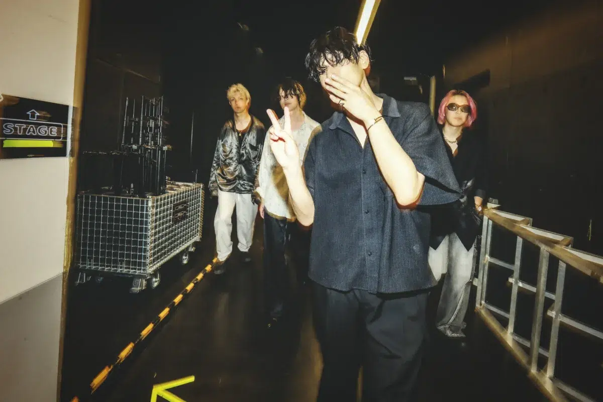「全部マイナーな曲ですがいいでしょうか！」川上洋平 [Alexandros]。容赦なくレア曲を畳みかけた7年ぶりファンクラブツアー FC TOUR "ACCESS ALL AREA" 5月24日（日）Zepp Shinjuku公演 オフィシャルレポート