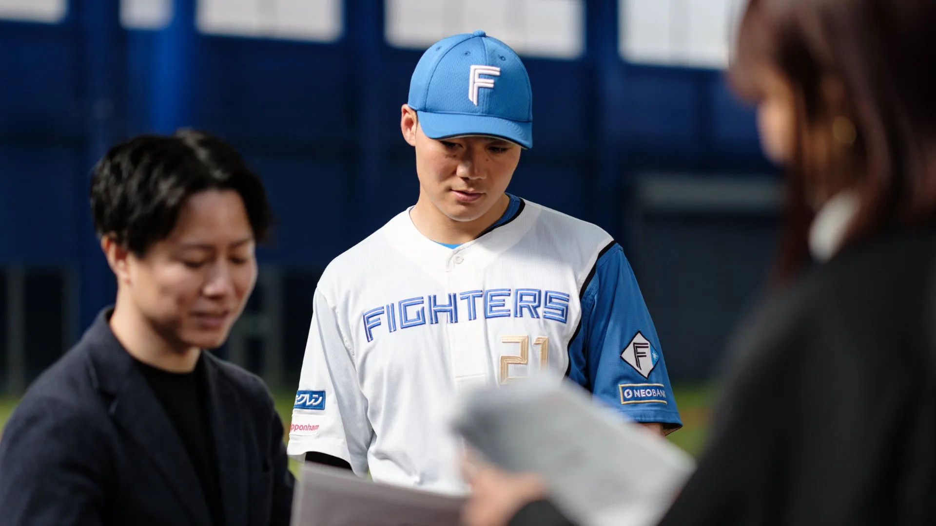 真剣な表情の清宮選手