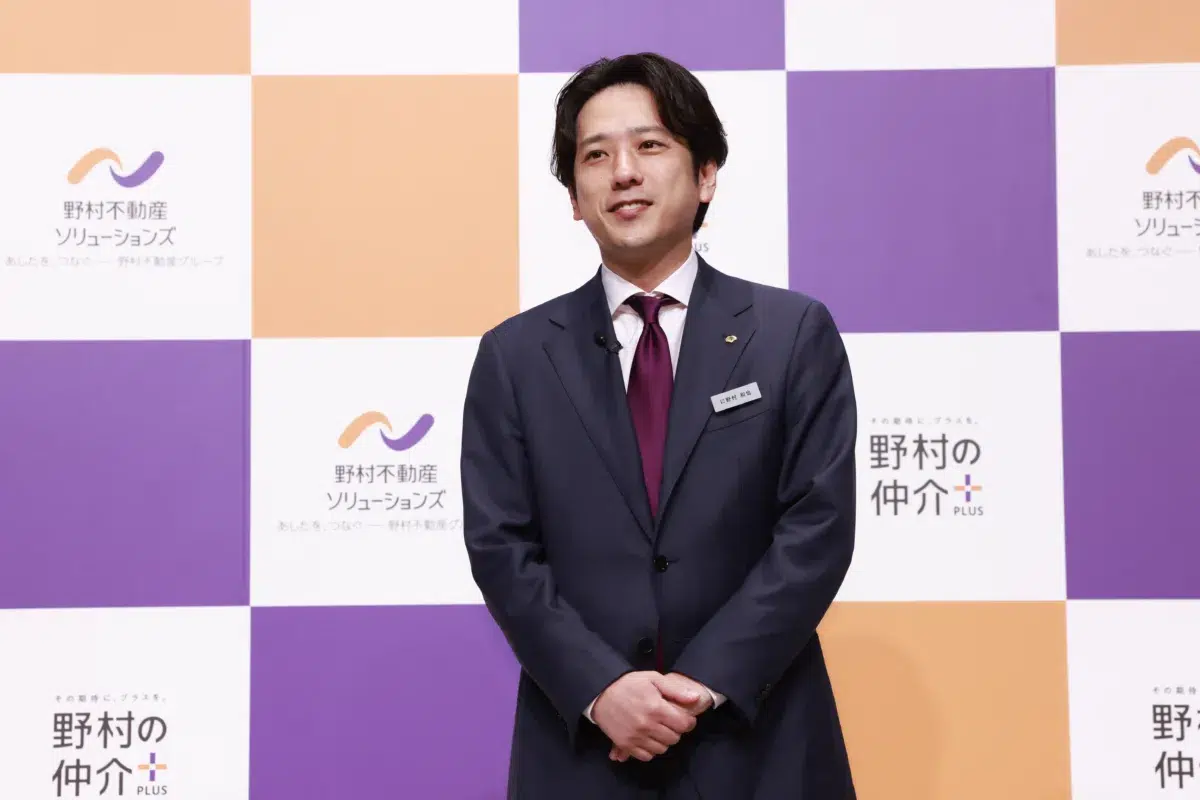 【二宮和也】人生初の会社員に！？「野村の仲介プラス」新CM発表会で社長直々の辞令交付！相葉雅紀との遭遇エピソードも