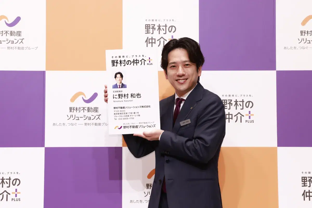 【二宮和也】人生初の会社員に！？「野村の仲介プラス」新CM発表会で社長直々の辞令交付！相葉雅紀との遭遇エピソードも