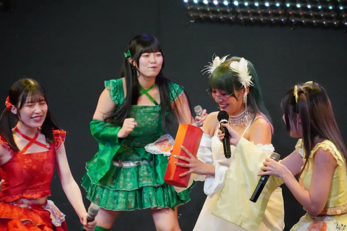 仮面女子・NONOA、純白のドレスで魅せた改名後初の生誕祭！新体制9人へのバトンを繋ぐ熱狂ライブレポート＆特別インタビュー