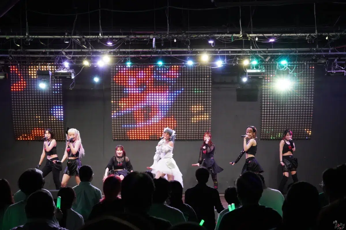 仮面女子・NONOA、純白のドレスで魅せた改名後初の生誕祭！新体制9人へのバトンを繋ぐ熱狂ライブレポート＆特別インタビュー