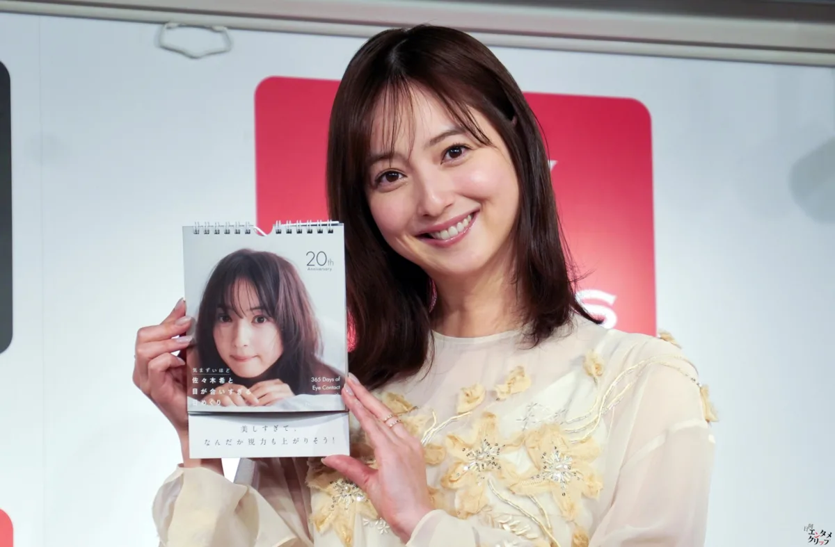佐々木希、10年ぶり日めくりカレンダー発売！“すっぴん風”お気に入りカットや気まずいエピソードを告白【デビュー20周年】