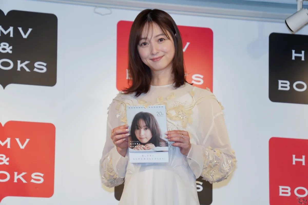 佐々木希、10年ぶり日めくりカレンダー発売！“すっぴん風”お気に入りカットや気まずいエピソードを告白【デビュー20周年】
