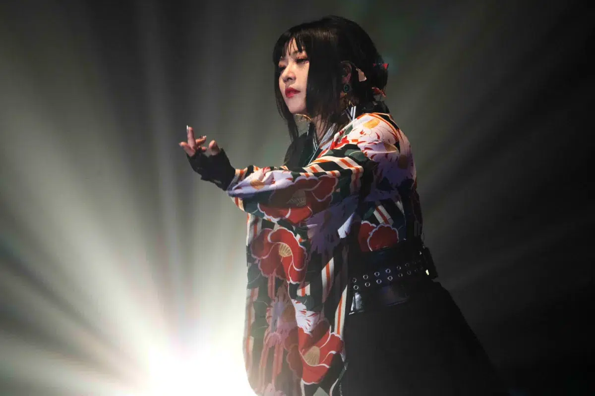 鈴華ゆう子、ソロデビュー10周年記念ライブ「華まつり ～十年大祝宴～」を熱狂の中で開催！東名阪ツアー＆展示会も発表