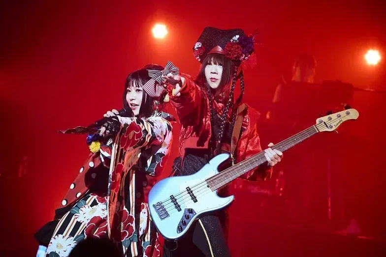鈴華ゆう子、ソロデビュー10周年記念ライブ「華まつり ～十年大祝宴～」を熱狂の中で開催！東名阪ツアー＆展示会も発表