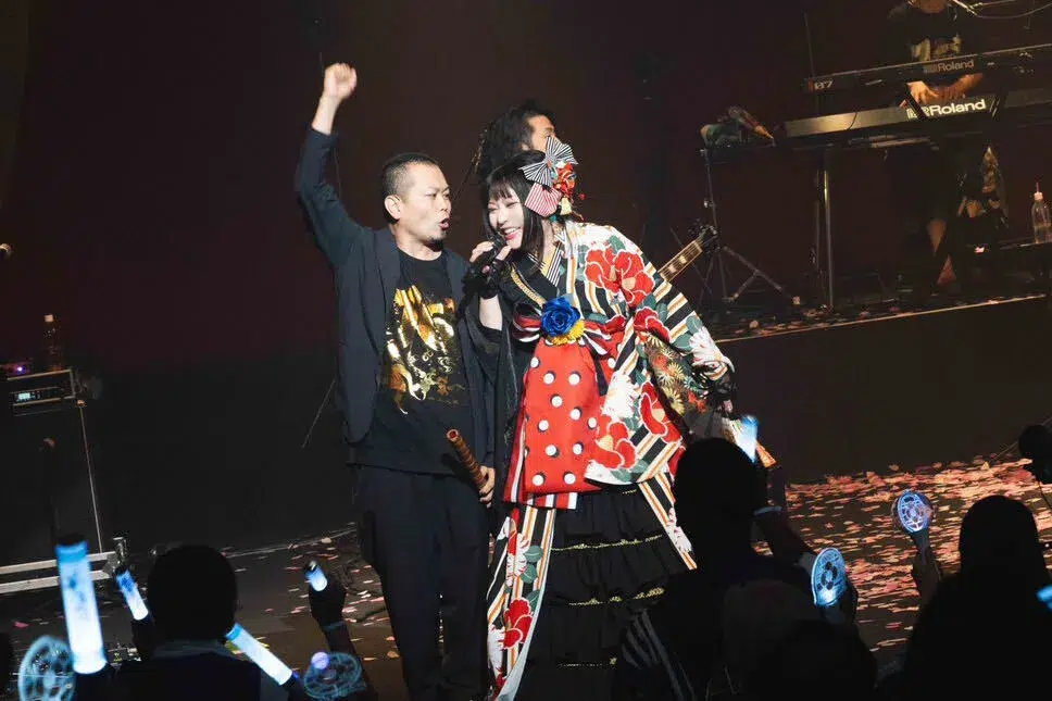 鈴華ゆう子、ソロデビュー10周年記念ライブ「華まつり ～十年大祝宴～」を熱狂の中で開催！東名阪ツアー＆展示会も発表