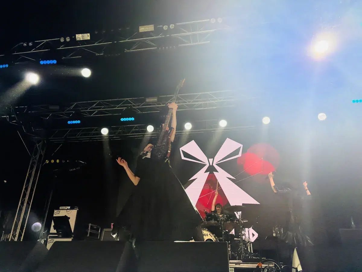 BAND-MAID、日本武道館2daysでファイナルを迎えるワールドツアーのヨーロッパ編を全公演ソールドアウトで完走！世界最大のハードロックフェス英『Download Festival』でも熱狂！