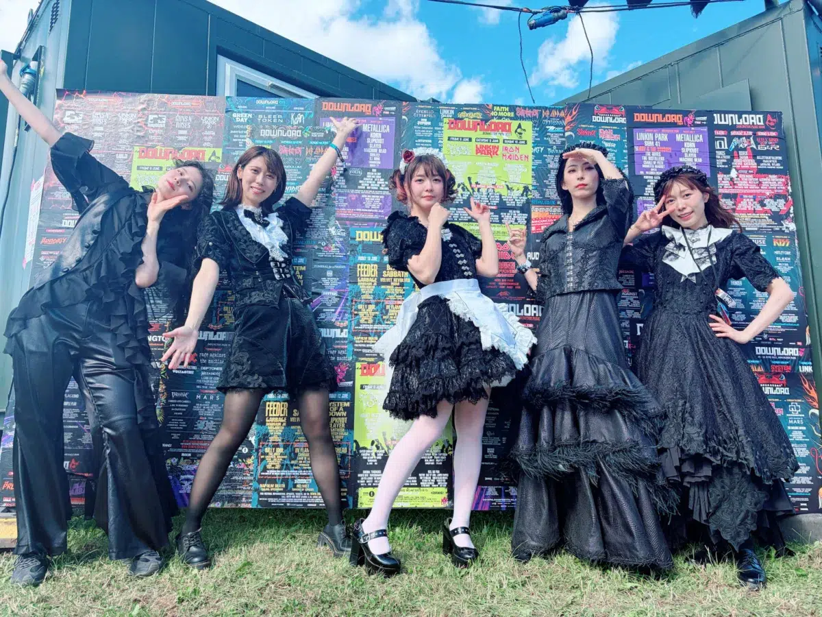 BAND-MAID、日本武道館2daysでファイナルを迎えるワールドツアーのヨーロッパ編を全公演ソールドアウトで完走！世界最大のハードロックフェス英『Download Festival』でも熱狂！