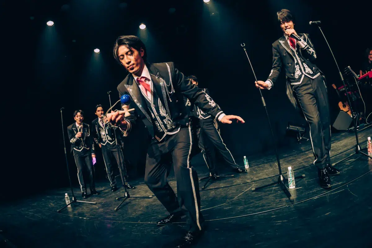 満員御礼!SHiZUKU『プレデビューライブ in 浅草九劇』で華々しく幕開け!SHiZUKUの独自演出・乾杯ワインでグループの門出をお祝い!「ピノピノコール」に「スーパー真田タイム」のけん玉チャレンジで大盛況の初ライブレポート 5 満員御礼!SHiZUKU『プレデビューライブ in 浅草九劇』で華々しく幕開け!SHiZUKUの独自演出・乾杯ワインでグループの門出をお祝い!「ピノピノコール」に「スーパー真田タイム」のけん玉チャレンジで大盛況の初ライブレポート