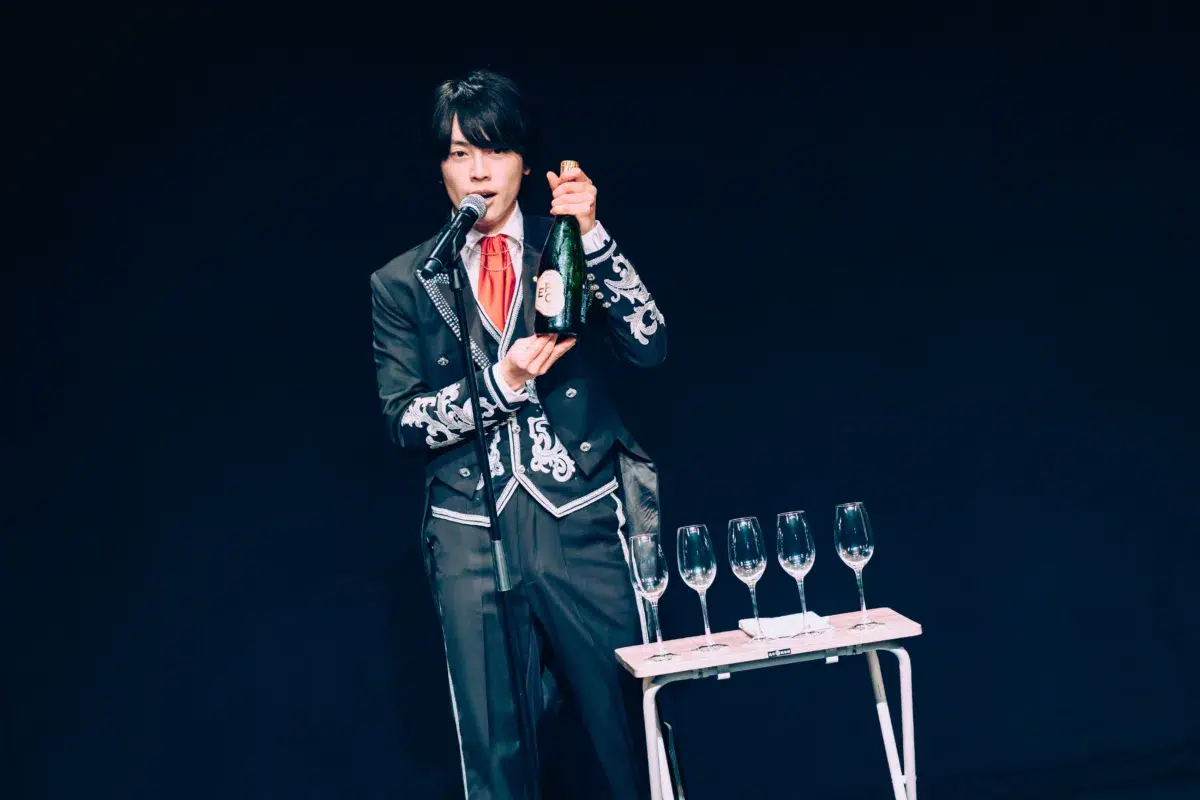 満員御礼!SHiZUKU『プレデビューライブ in 浅草九劇』で華々しく幕開け!SHiZUKUの独自演出・乾杯ワインでグループの門出をお祝い!「ピノピノコール」に「スーパー真田タイム」のけん玉チャレンジで大盛況の初ライブレポート 25 満員御礼!SHiZUKU『プレデビューライブ in 浅草九劇』で華々しく幕開け!SHiZUKUの独自演出・乾杯ワインでグループの門出をお祝い!「ピノピノコール」に「スーパー真田タイム」のけん玉チャレンジで大盛況の初ライブレポート