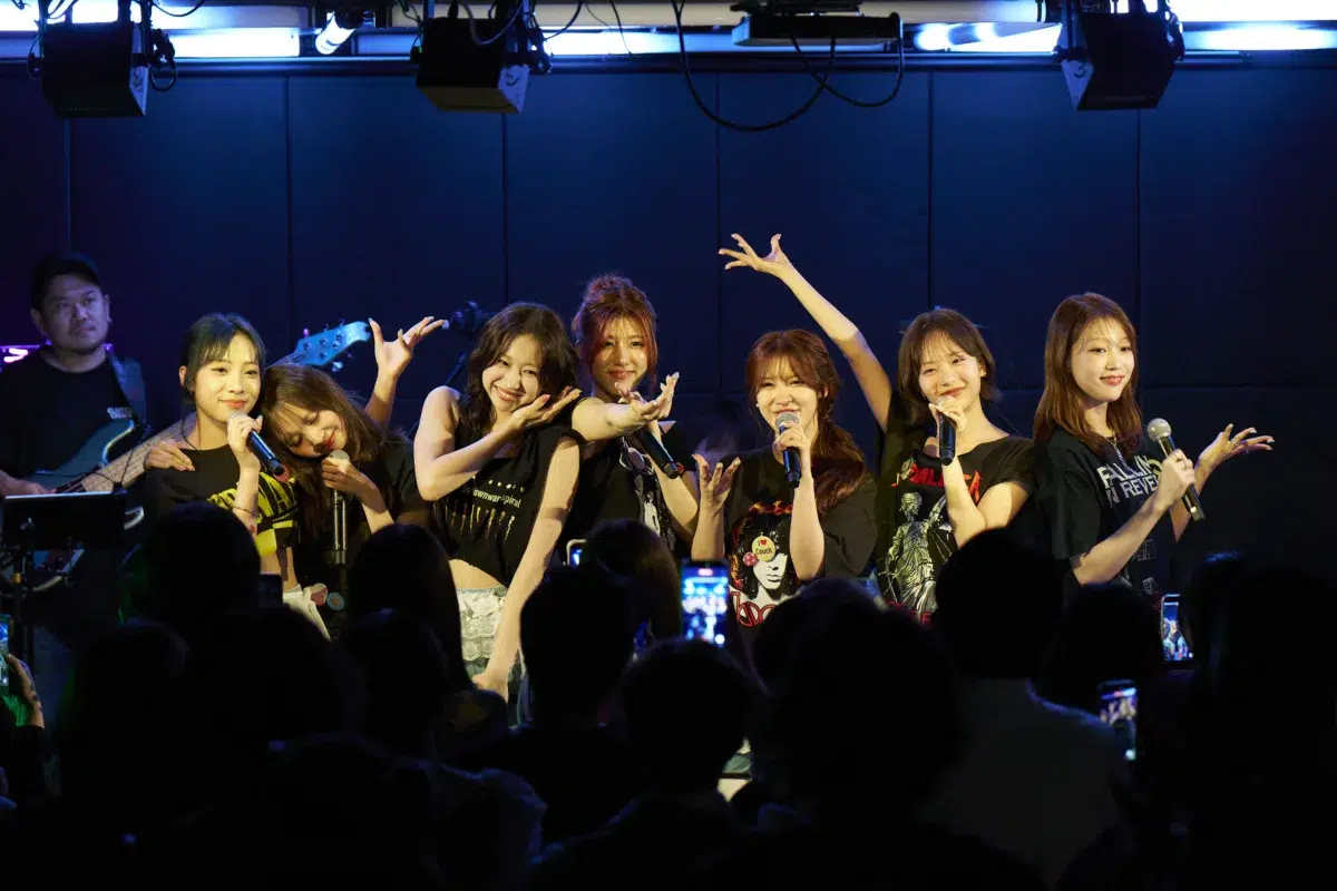 Ettone、「Under The Rug」初の有観客公開収録で見せた“LOOSE POPS”の現在地。Sala、芦田菜名子との共演&新曲初披露に会場が沸く 1 Ettone、「Under The Rug」初の有観客公開収録で見せた“LOOSE POPS”の現在地。Sala、芦田菜名子との共演&新曲初披露に会場が沸く