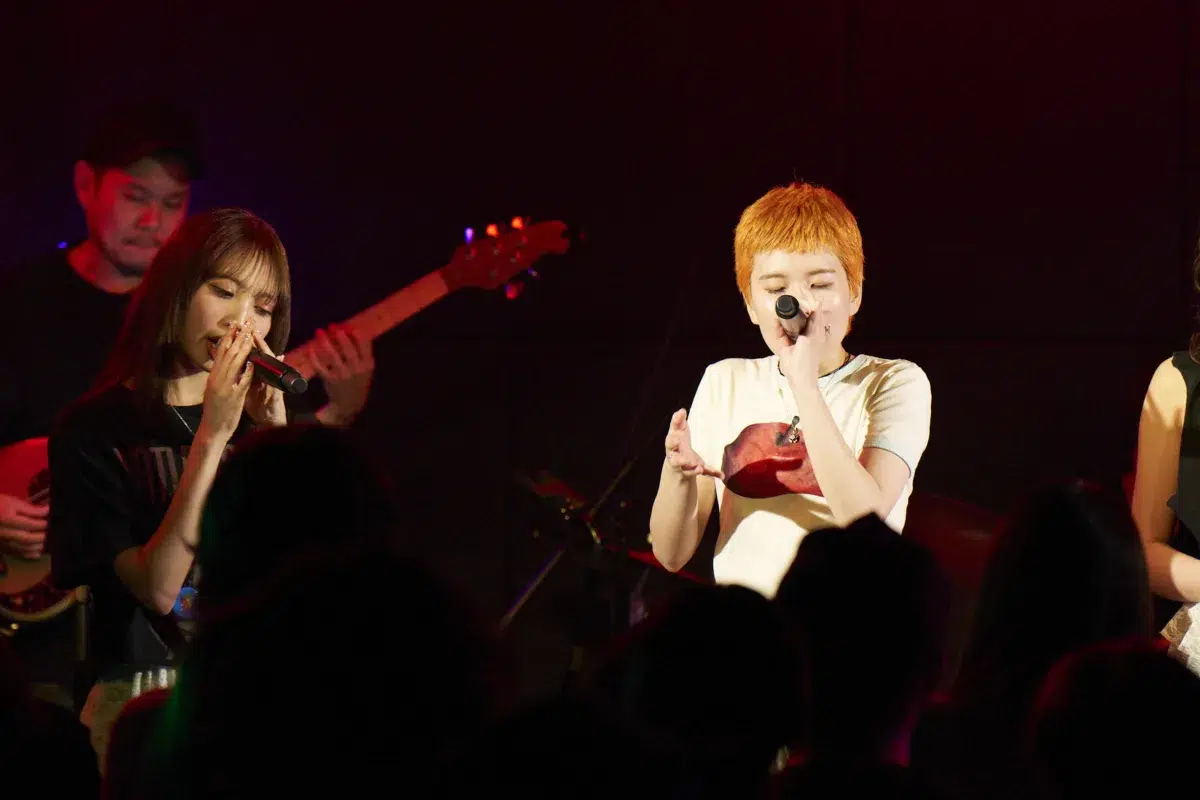Ettone、「Under The Rug」初の有観客公開収録で見せた“LOOSE POPS”の現在地。Sala、芦田菜名子との共演&新曲初披露に会場が沸く 17 Ettone、「Under The Rug」初の有観客公開収録で見せた“LOOSE POPS”の現在地。Sala、芦田菜名子との共演&新曲初披露に会場が沸く