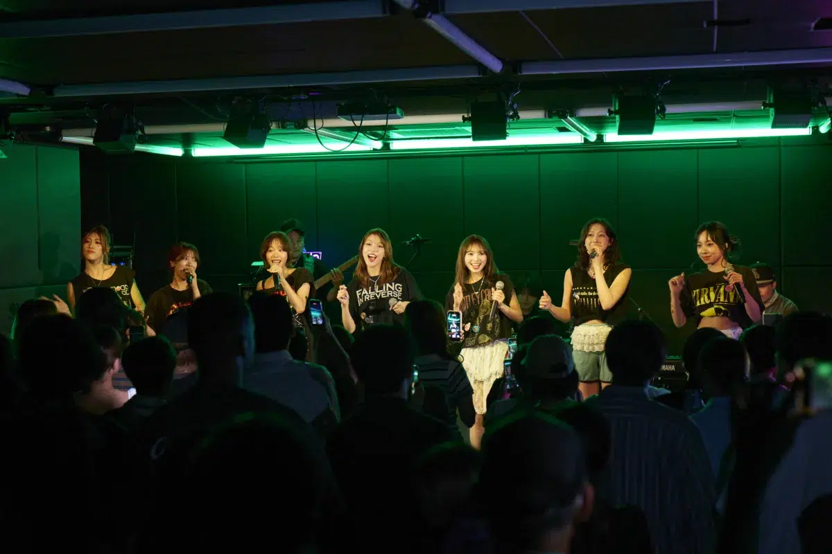Ettone、「Under The Rug」初の有観客公開収録で見せた“LOOSE POPS”の現在地。Sala、芦田菜名子との共演&新曲初披露に会場が沸く 4 Ettone、「Under The Rug」初の有観客公開収録で見せた“LOOSE POPS”の現在地。Sala、芦田菜名子との共演&新曲初披露に会場が沸く