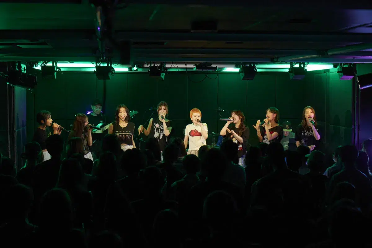 Ettone、「Under The Rug」初の有観客公開収録で見せた“LOOSE POPS”の現在地。Sala、芦田菜名子との共演&新曲初披露に会場が沸く 6 Ettone、「Under The Rug」初の有観客公開収録で見せた“LOOSE POPS”の現在地。Sala、芦田菜名子との共演&新曲初披露に会場が沸く