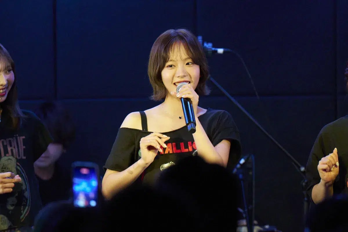 Ettone、「Under The Rug」初の有観客公開収録で見せた“LOOSE POPS”の現在地。Sala、芦田菜名子との共演&新曲初披露に会場が沸く 7 Ettone、「Under The Rug」初の有観客公開収録で見せた“LOOSE POPS”の現在地。Sala、芦田菜名子との共演&新曲初披露に会場が沸く