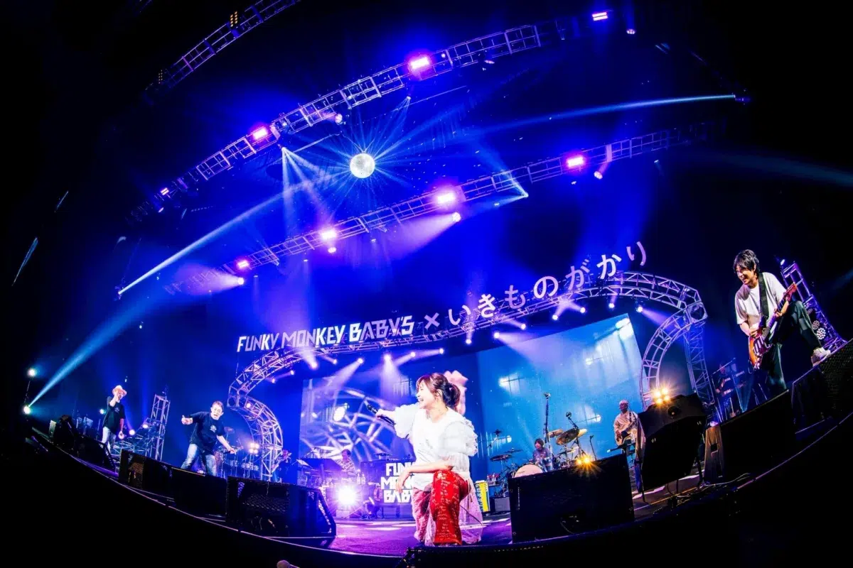 2026年、ともにメジャーデビュー20周年を迎える2組のツーマンライブ「FUNKY MONKEY BΛBY'S × いきものがかり 20周年対バンライブ ～あの日の約束ハタチまSHOW!!～」東京ガーデンシアターにて開催された記念すべきライブのレポート公開！