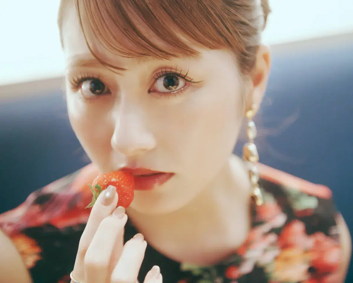 ももクロ・佐々木彩夏、30歳記念となる自身初の写真集『ぺろり』が10月8日に発売決定!テーマは「食旅」 5 ももクロ・佐々木彩夏、30歳記念となる自身初の写真集『ぺろり』が10月8日に発売決定!テーマは「食旅」