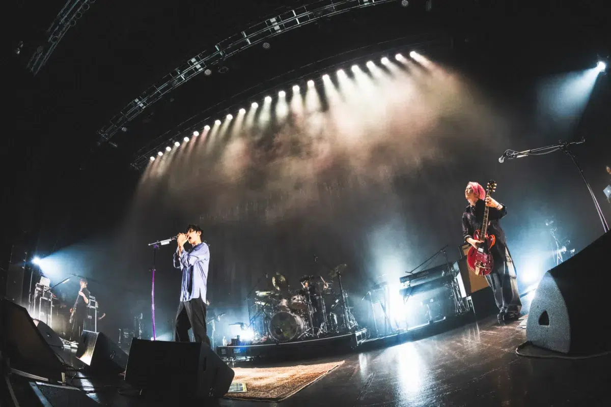「全員ひっくるめて心奪う、そういうツアーをやろうと思っています」川上洋平 [Alexandros]、デビュー16年の歴史を網羅するようなセトリで『YOU ARE WELCOME TOUR』がスタート。