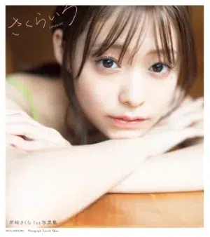 Oha!4キャスター田﨑さくらの初写真集！清楚な朝の顔とは違う「真っ赤なドレス」のギャップにドキッ