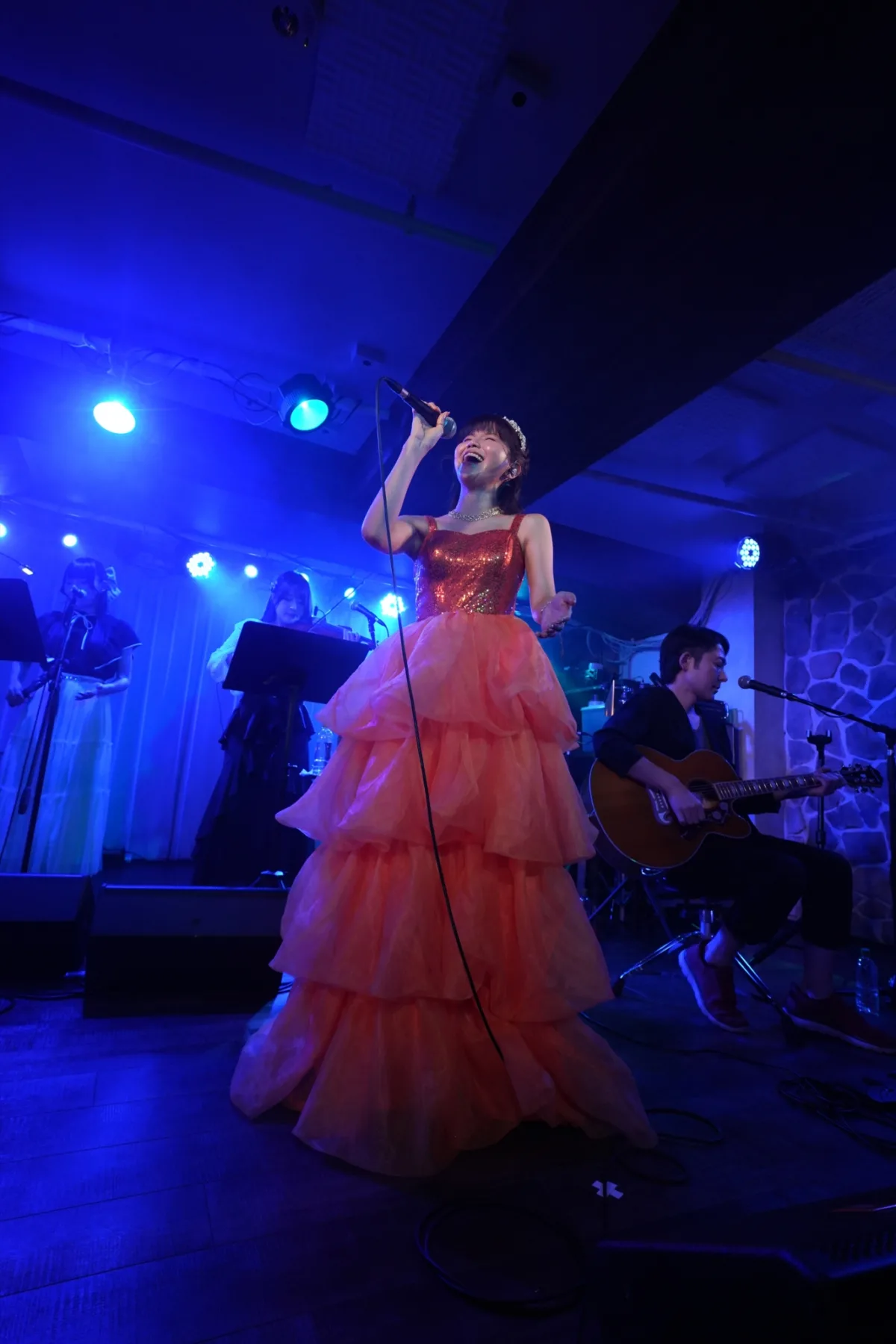 天野なつ 新曲も初披露！雨の土曜日にオリジナル曲、世代を超えて愛される名曲をハイトーンボイスで歌い上げる。 NATSU-ACO vol.5レポート